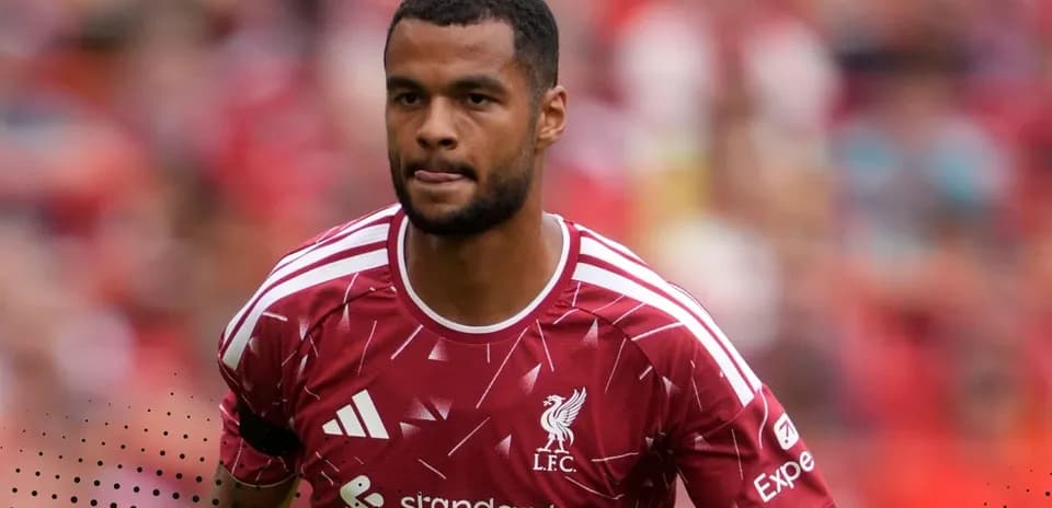 Jugador de Liverpool en acción durante un partido