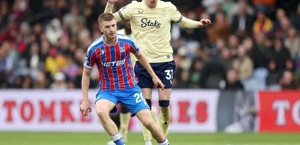 Jugadores de Crystal Palace y Everton en acción