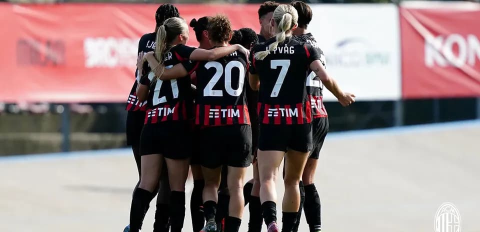 Jugadoras del AC Milan W celebrando un gol