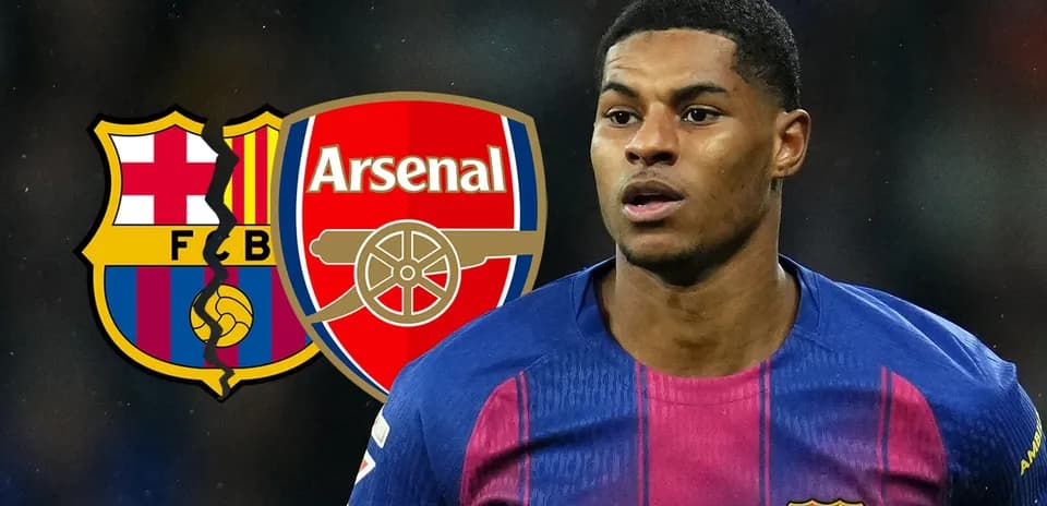 Jugador de Barcelona con logos de Arsenal y Barça
