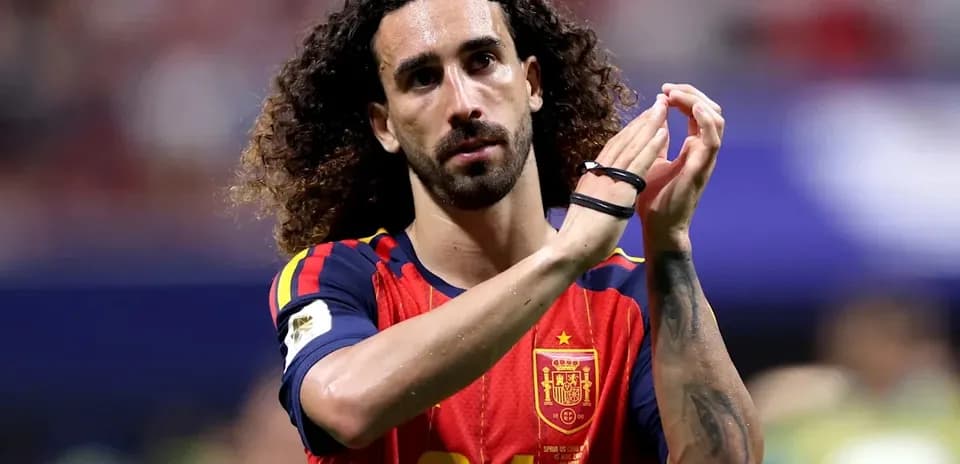 Jugador de España aplaudiendo tras el partido