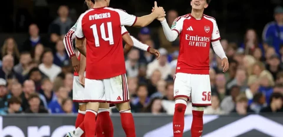 Jugadores del Arsenal celebrando en el campo