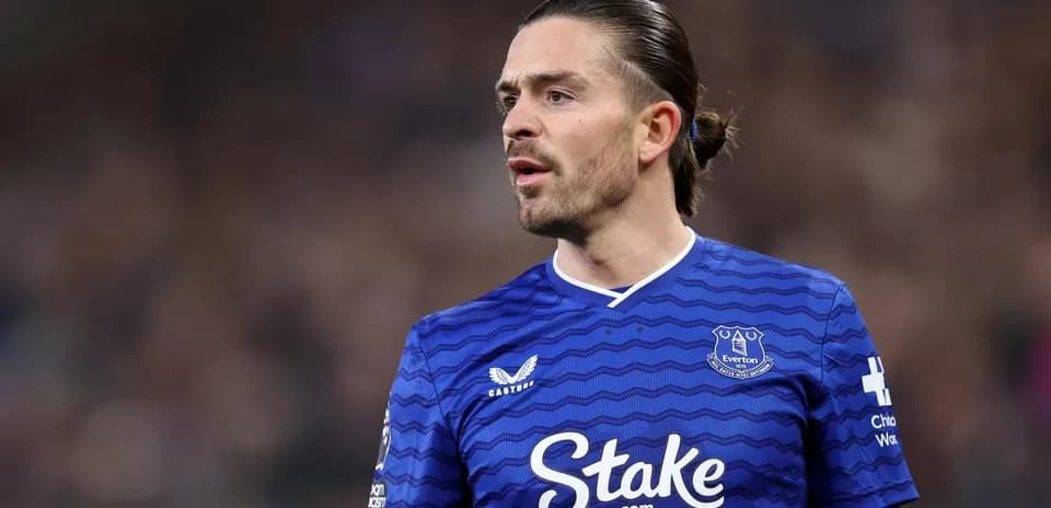 Jugador de Everton con camiseta azul en el campo