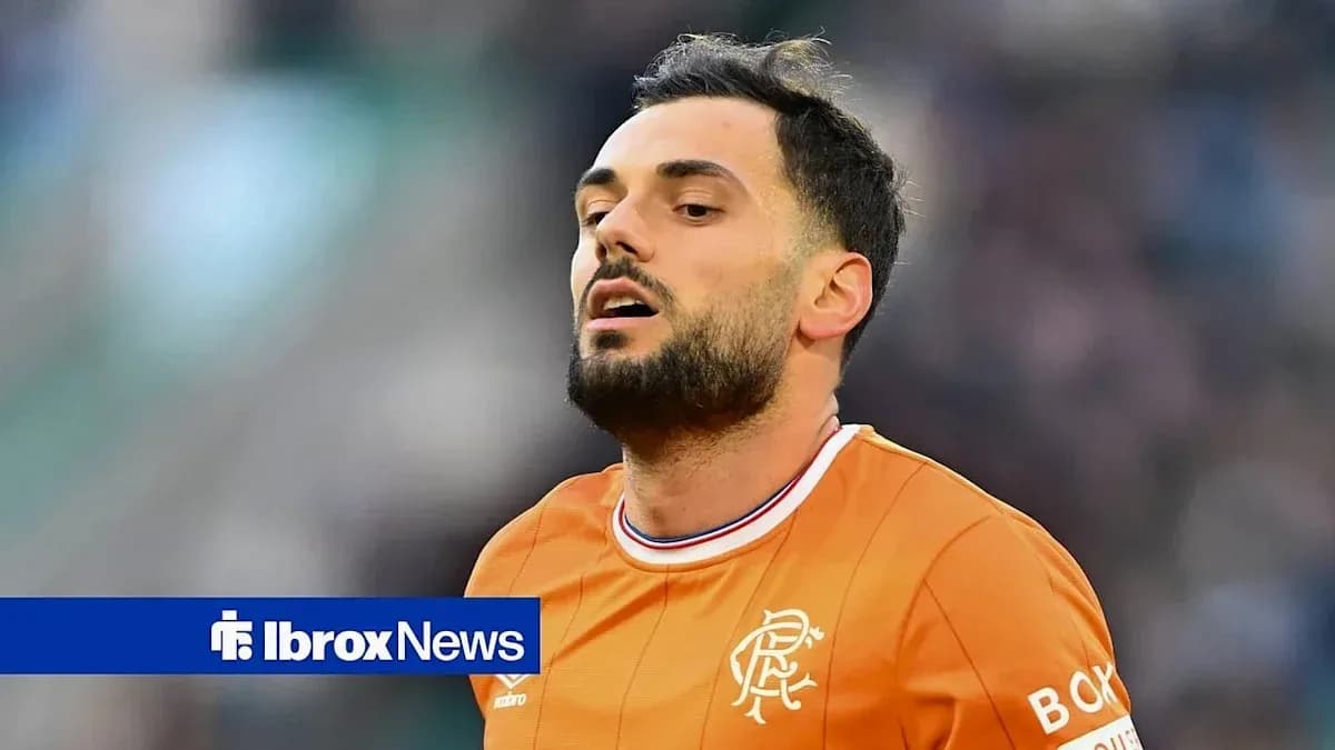 Jugador de Rangers con camiseta naranja en el campo