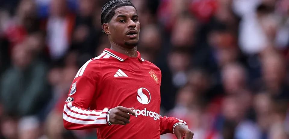Jugador de Manchester United en acción en el campo