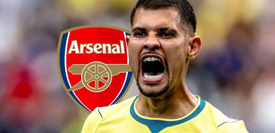 Jugador de fútbol gritando con logo de Arsenal