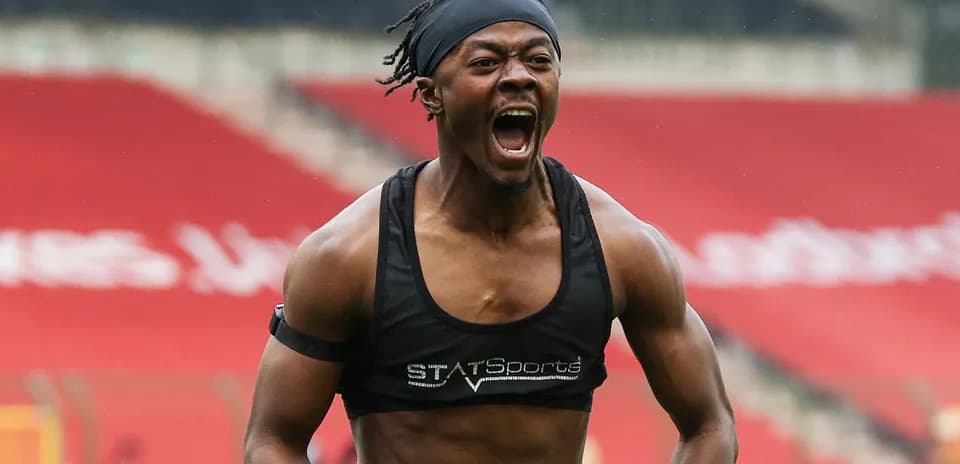 Jugador celebrando durante entrenamiento en el estadio