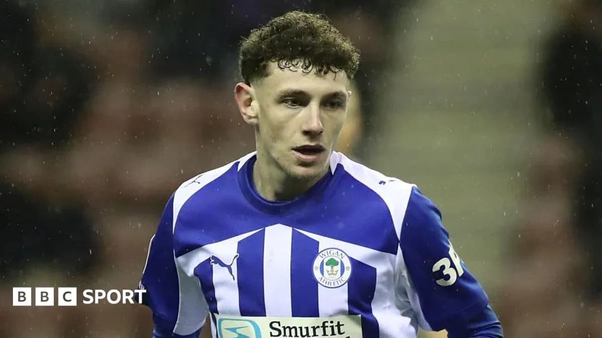 Jugador de Wigan Athletic en acción durante el partido