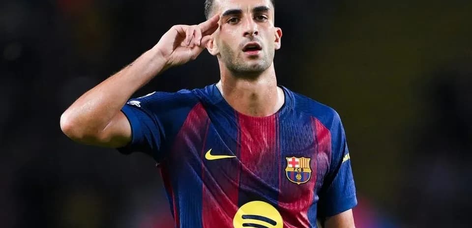 Jugador de Barcelona saludando tras una jugada