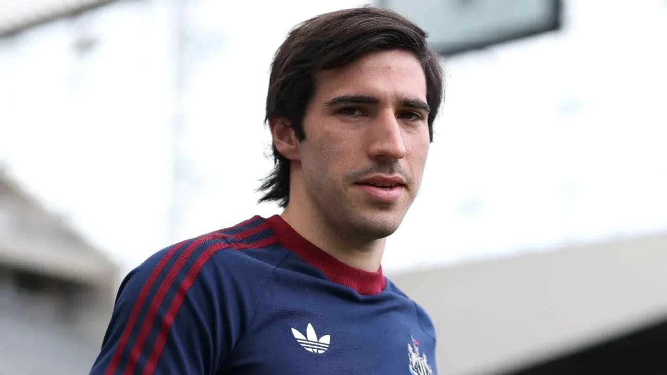 Jugador posando en el campo de entrenamiento