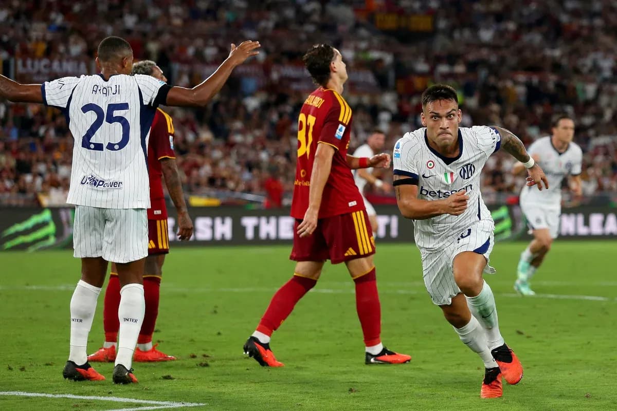 Lautaro Martínez celebrando un gol en partido