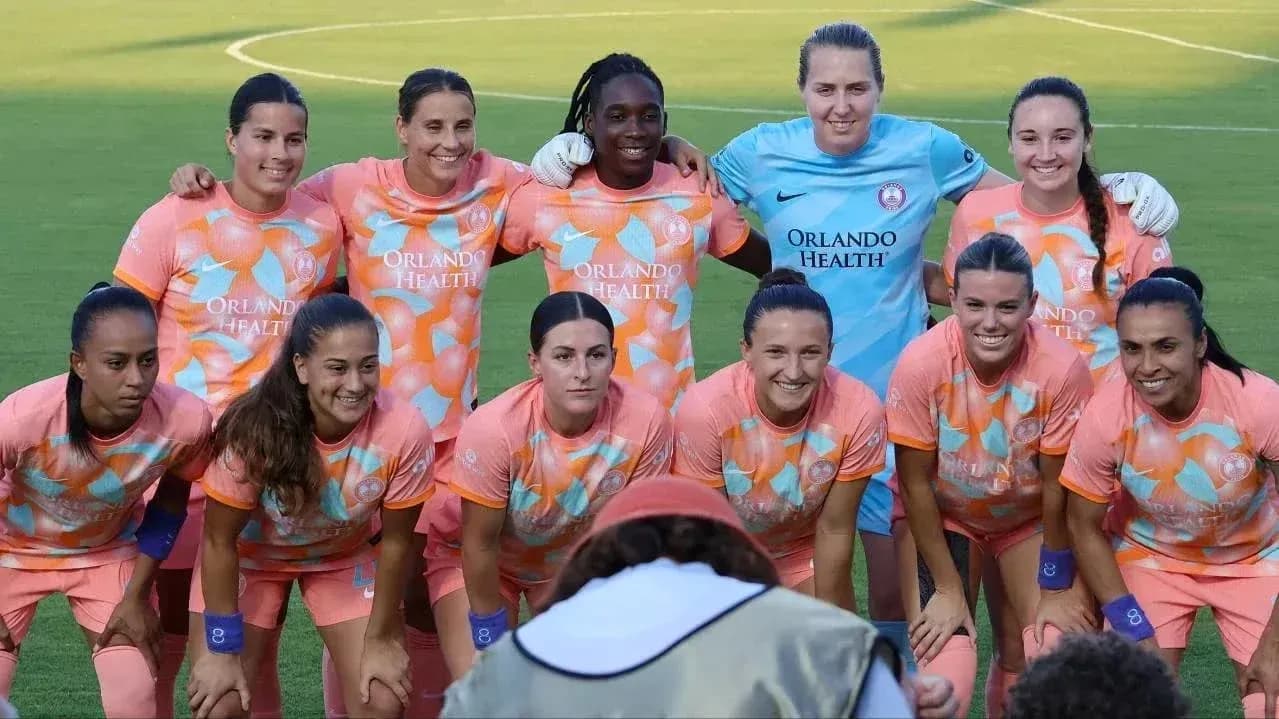 Jugadoras del Orlando Pride posando para la foto