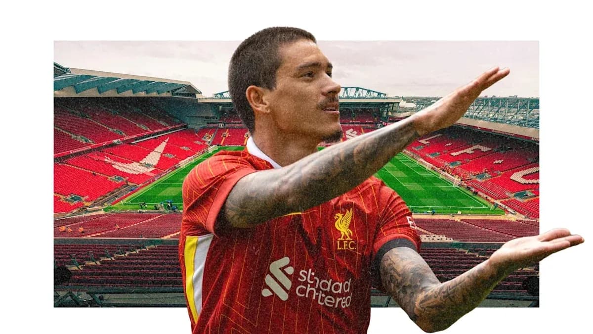 Jugador de Liverpool en Anfield con camiseta roja
