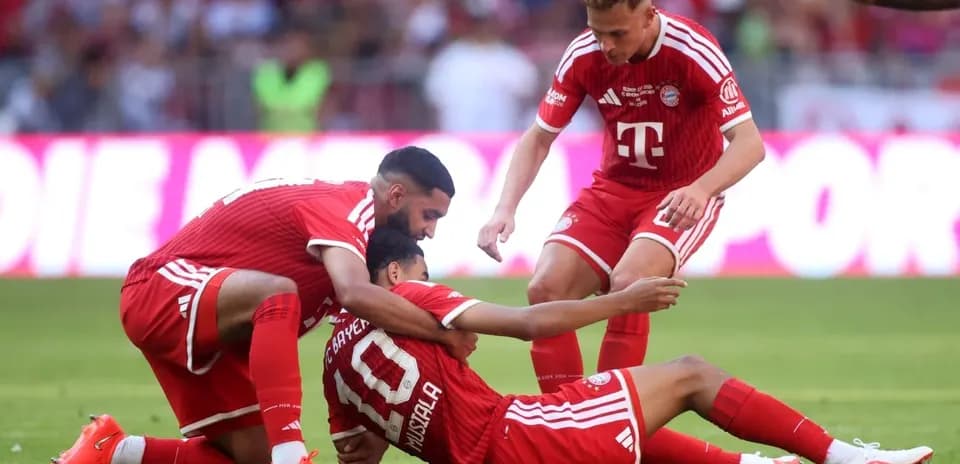 Jugadores de Bayern Múnich celebrando una victoria en el campo