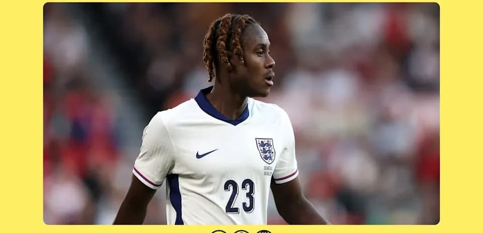 Jugador de Inglaterra con camiseta blanca durante partido
