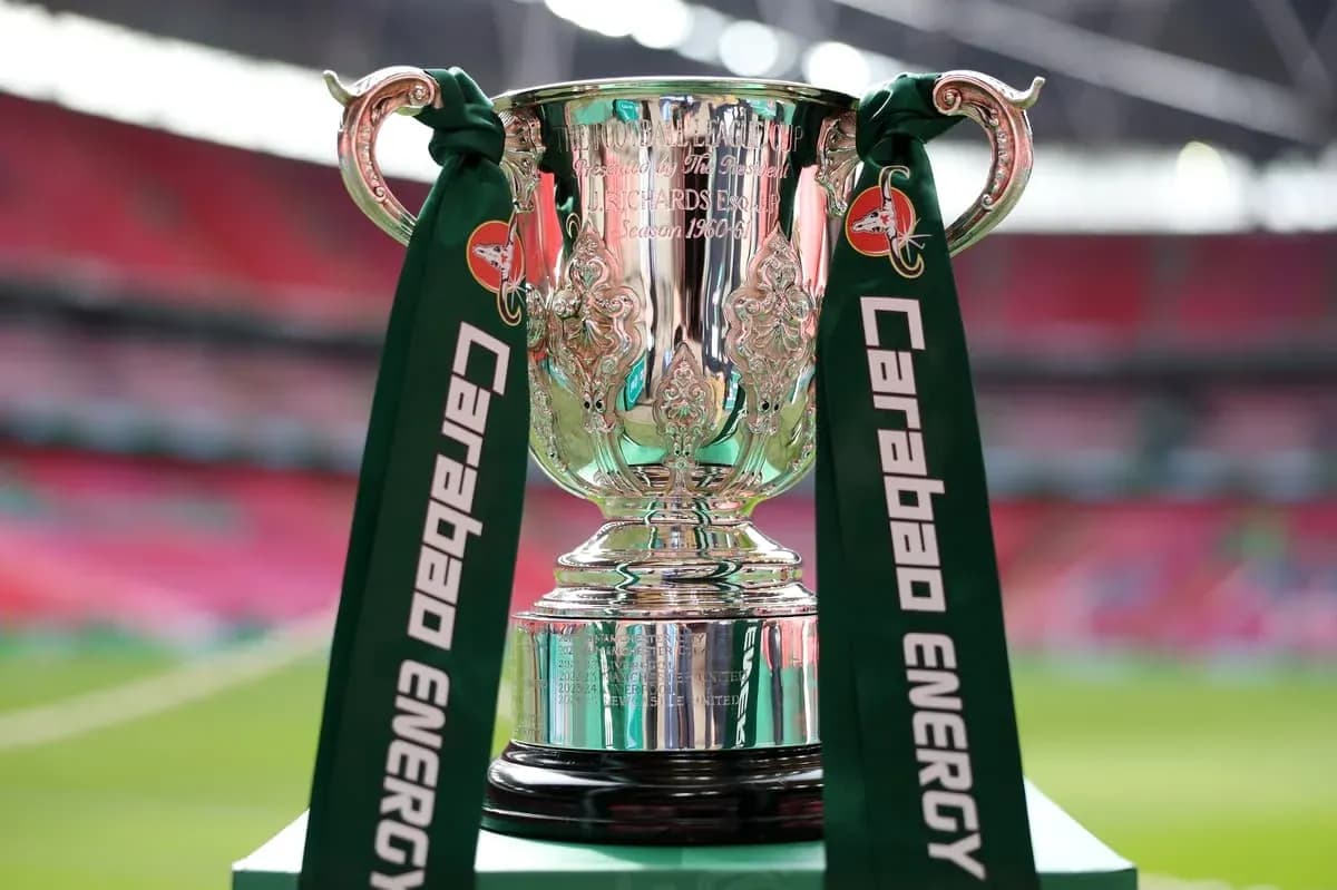 Trofeo de la Carabao Cup en el estadio