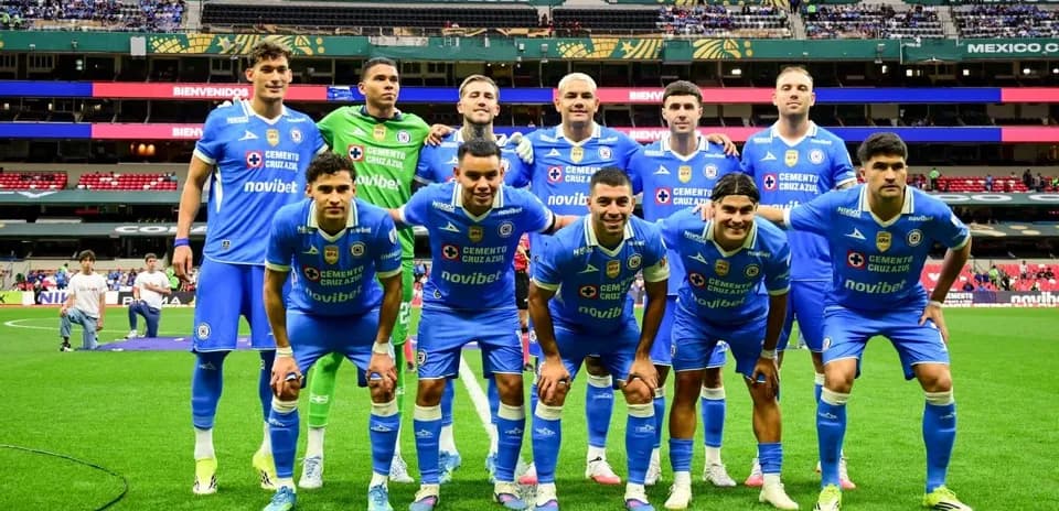 Equipo de Cruz Azul posando para la foto