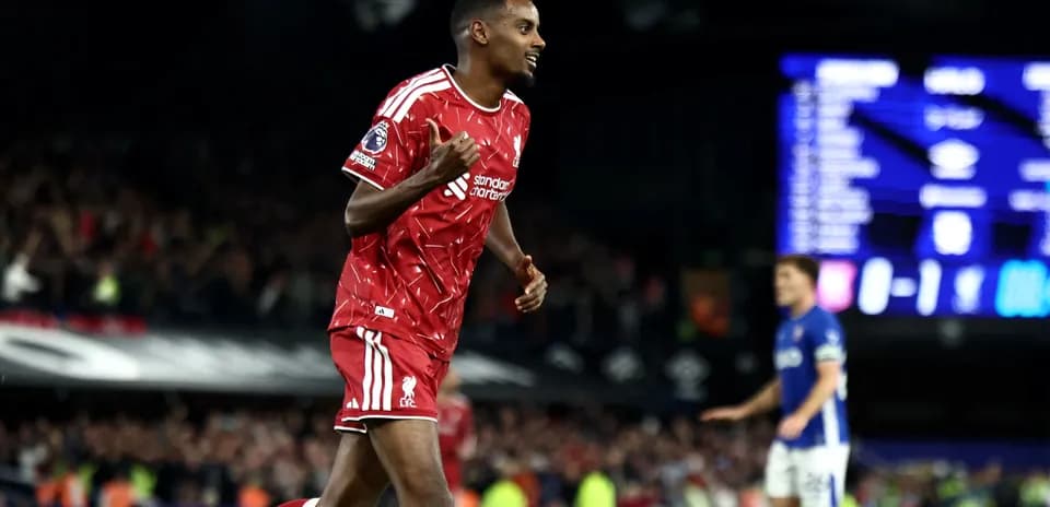 Jugador de Liverpool celebrando un gol en el partido