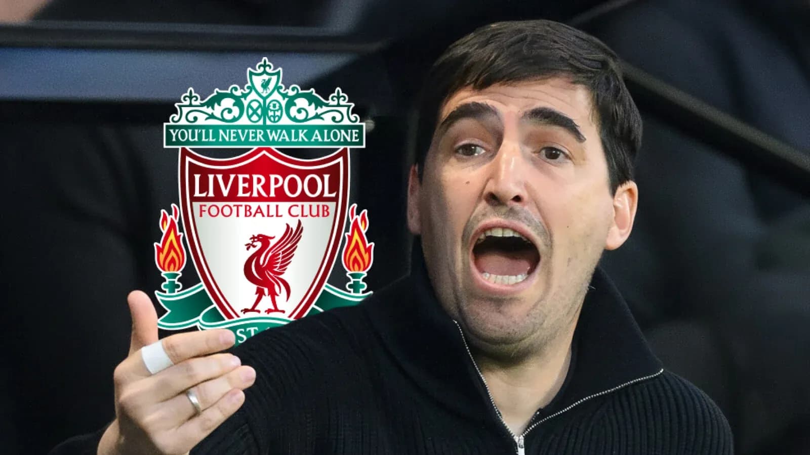 Entrenador hablando durante un partido de Liverpool