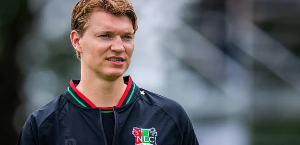 Jugador de NEC Nijmegen durante sesión de entrenamiento