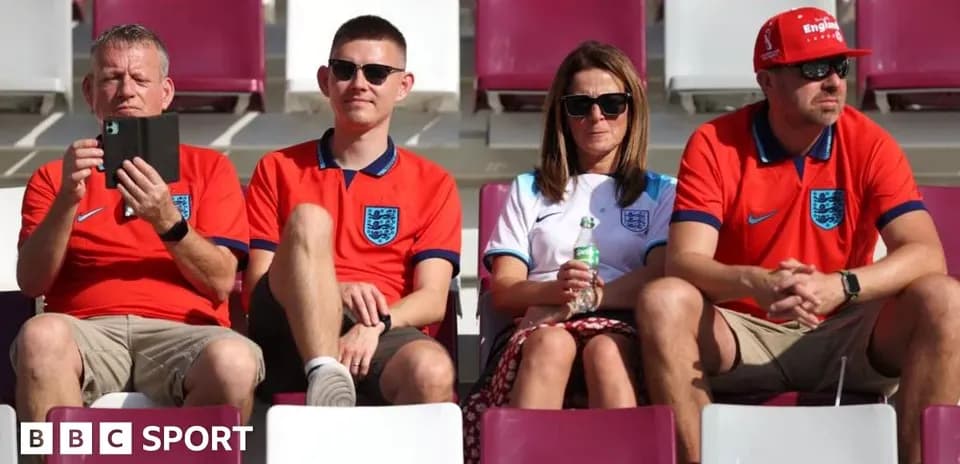 Espectadores con camisetas de Inglaterra en el estadio