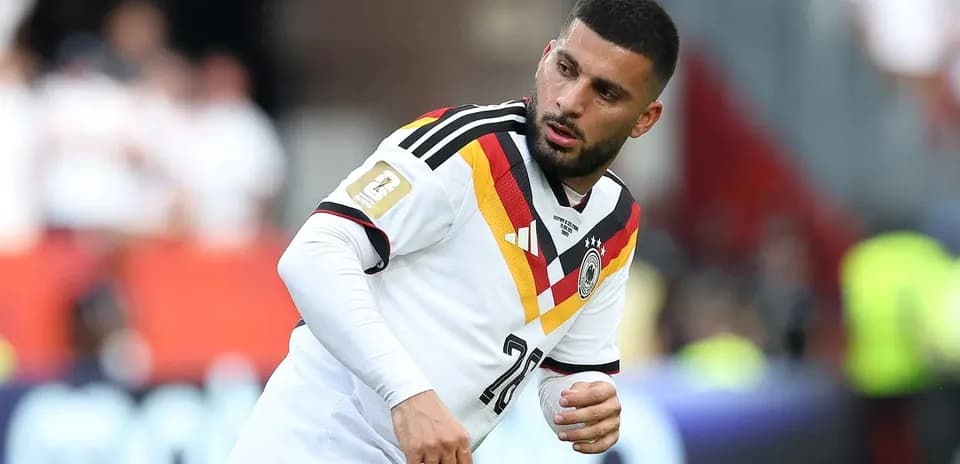 Jugador de Alemania calentando antes del partido