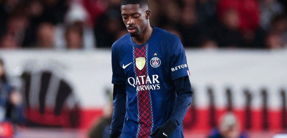 Jugador del PSG caminando por el campo