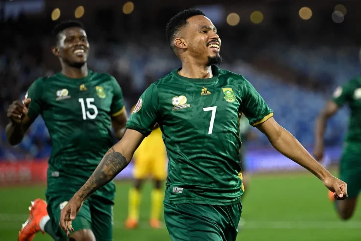 Jugador sudafricano celebrando un gol en partido