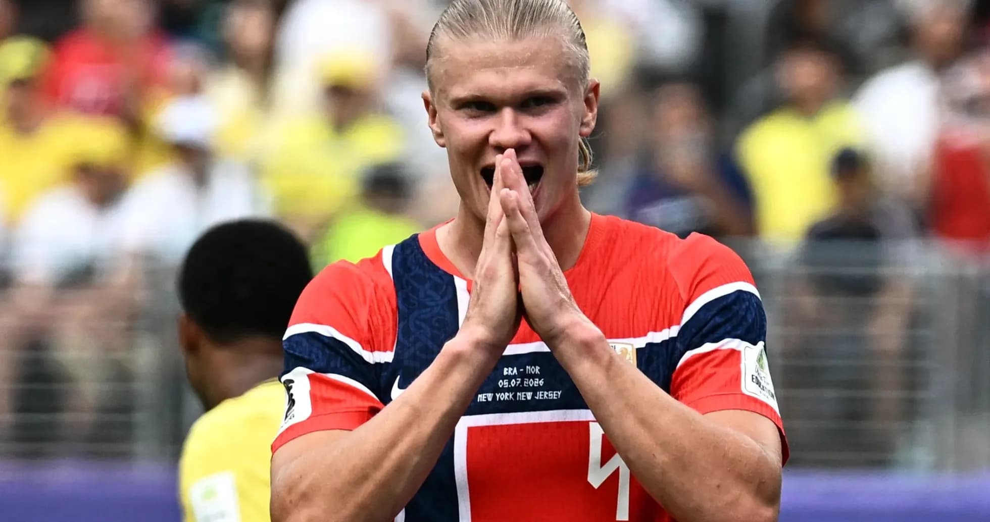 Jugador noruego en uniforme durante el partido