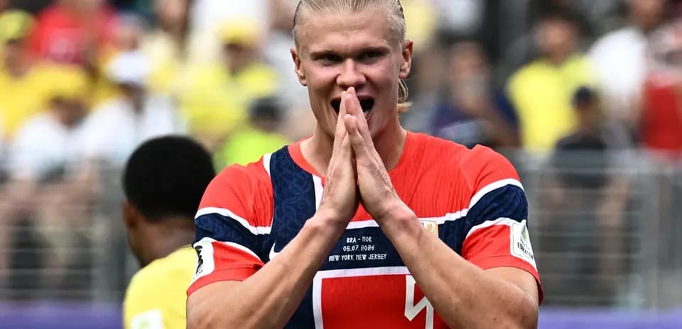 Jugador noruego en uniforme durante el partido