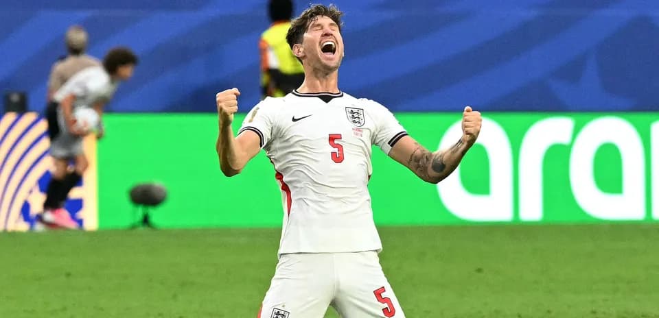 Jugador de Inglaterra celebrando en el campo de juego