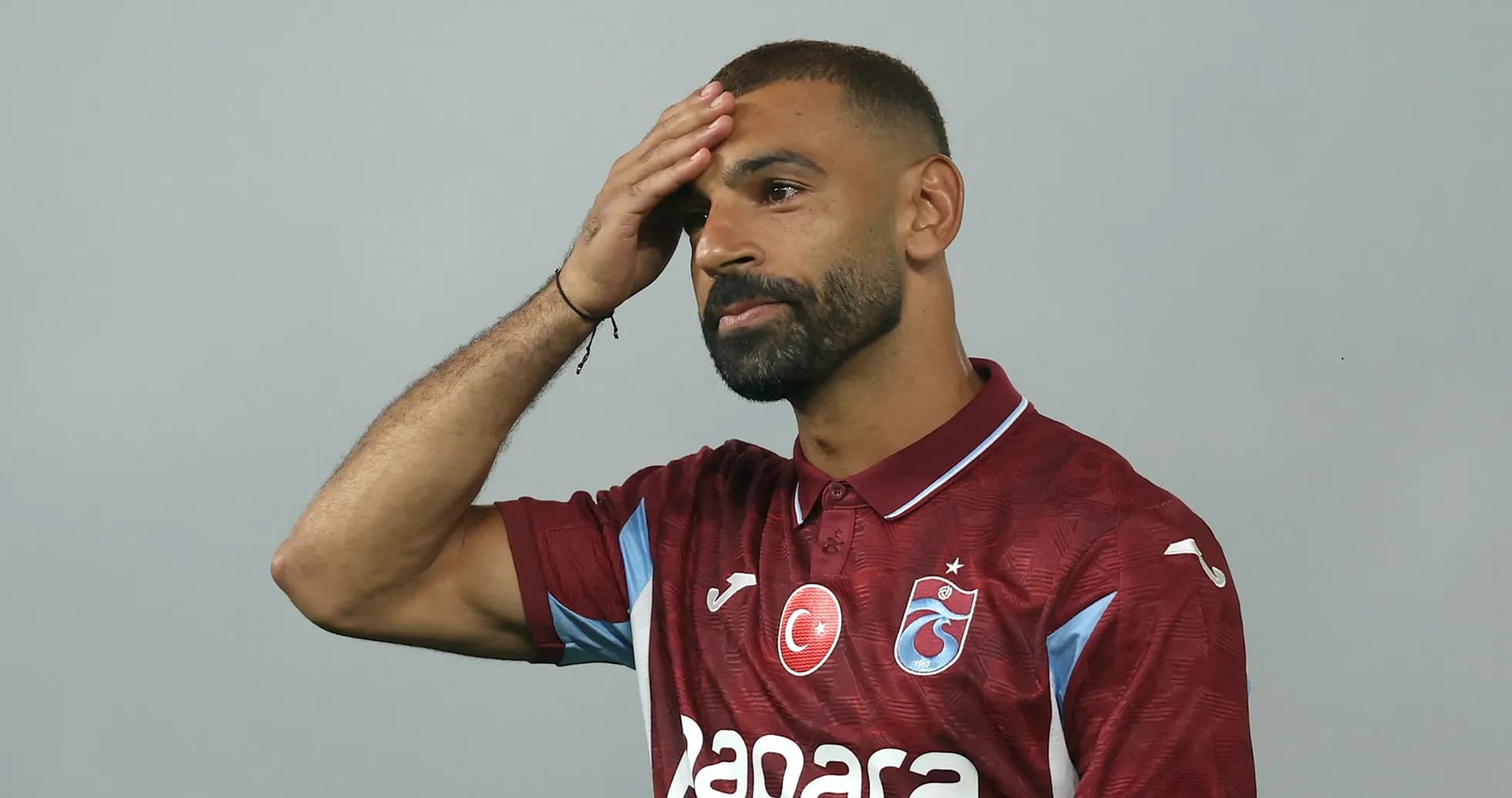 Jugador con camiseta de Trabzonspor durante presentación