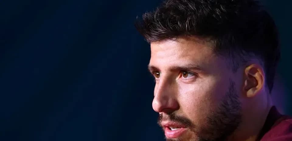 Jugador hablando en una conferencia de prensa