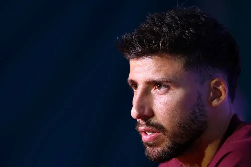 Jugador hablando en una conferencia de prensa