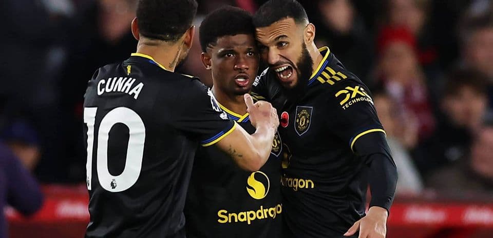 Jugadores de Manchester United celebrando un gol