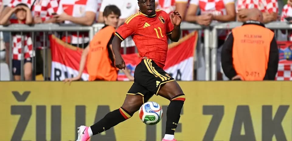 Jugador de Bélgica corriendo durante el partido