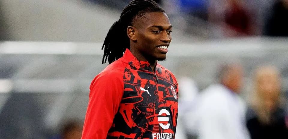 Jugador sonriendo durante calentamiento antes del partido