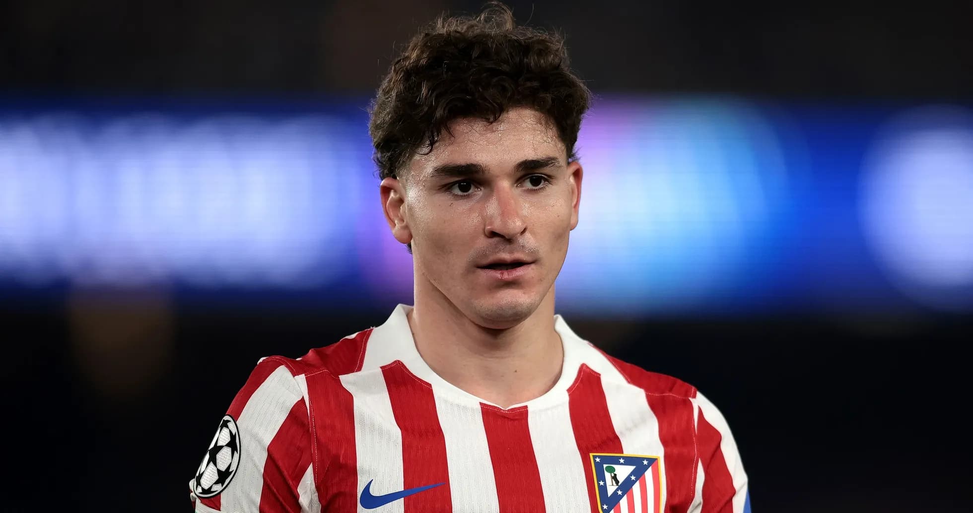 Jugador de Atlético de Madrid en uniforme de juego