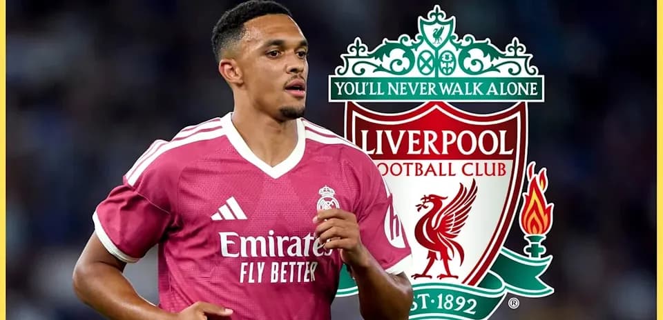 Jugador de fútbol con camiseta de Real Madrid y logo de Liverpool
