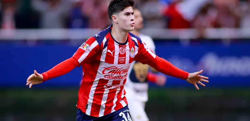 Jugador de Chivas celebrando un gol