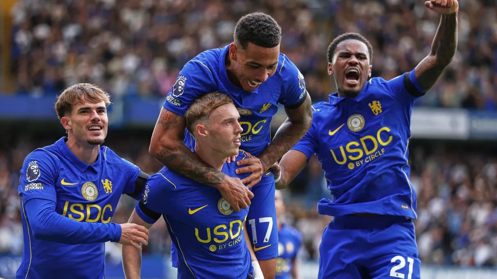 Jugadores de Chelsea celebrando un gol en el estadio