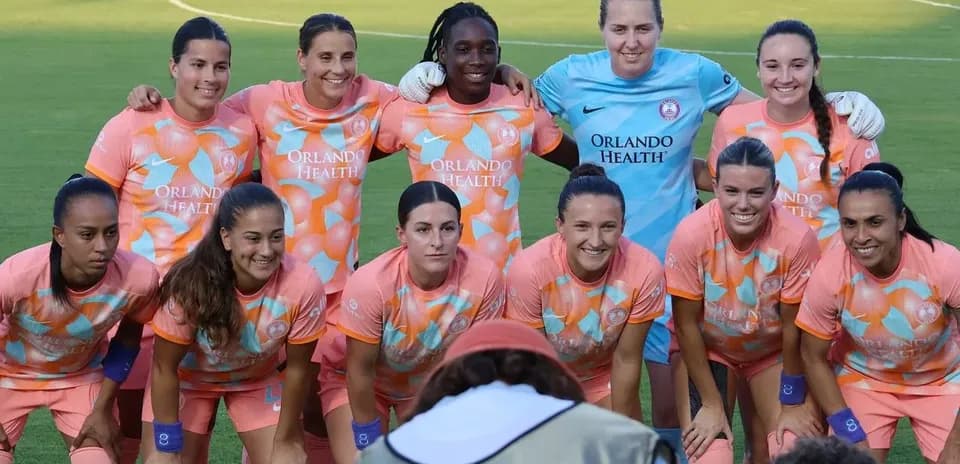 Equipo de Orlando Pride posando para la foto
