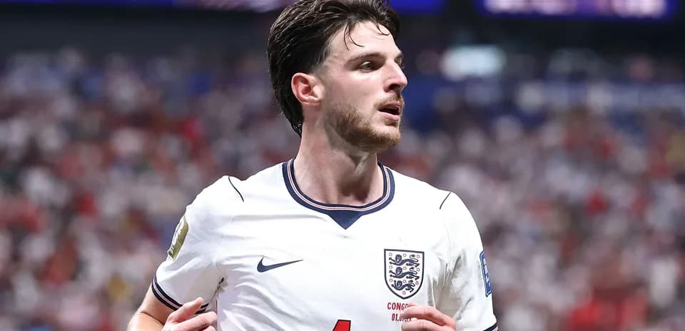 Jugador de Inglaterra corriendo en partido de fútbol