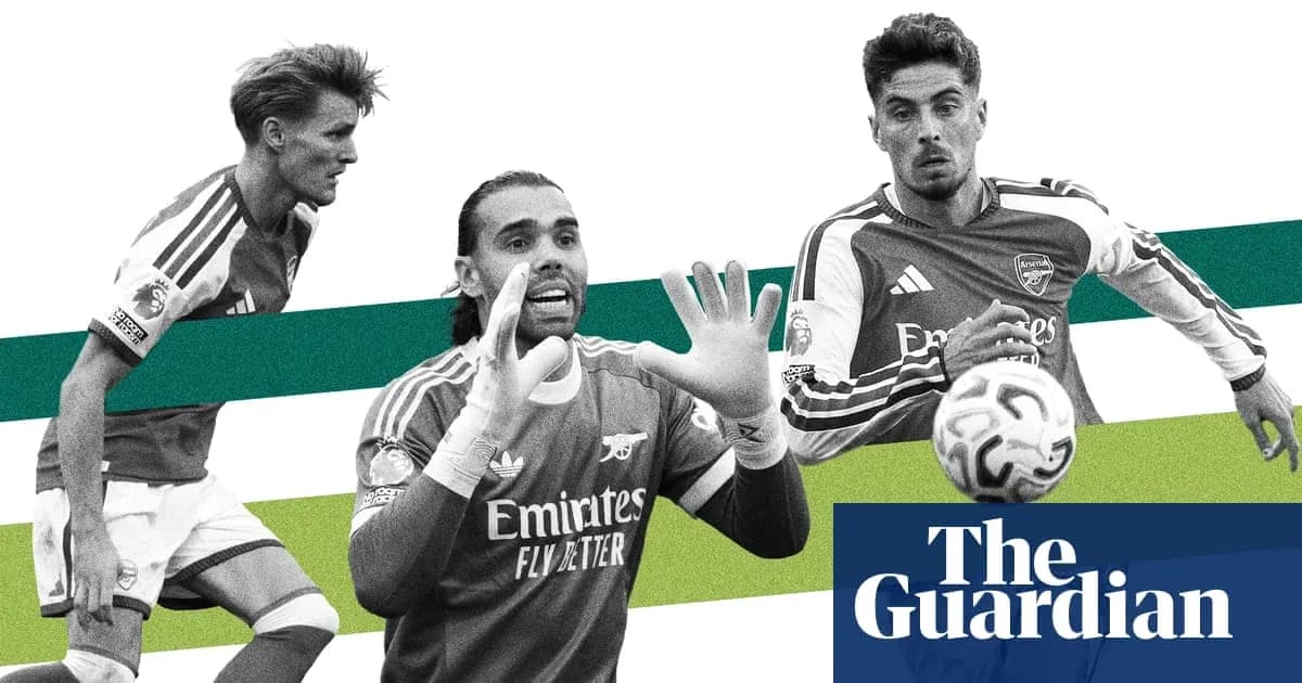 Tres jugadores de Arsenal en acción durante el partido