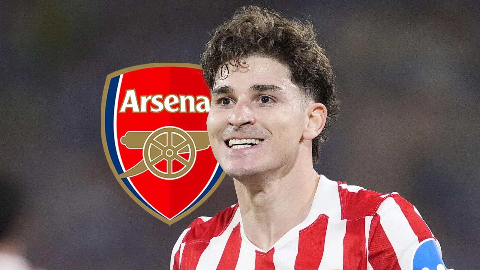 Jugador sonriendo con camiseta de Atlético de Madrid