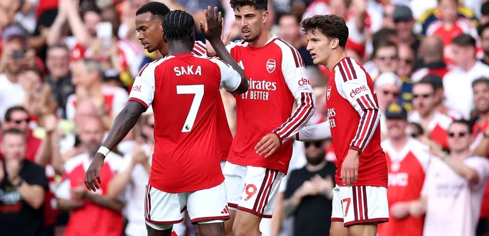 Jugadores de Arsenal celebrando un gol