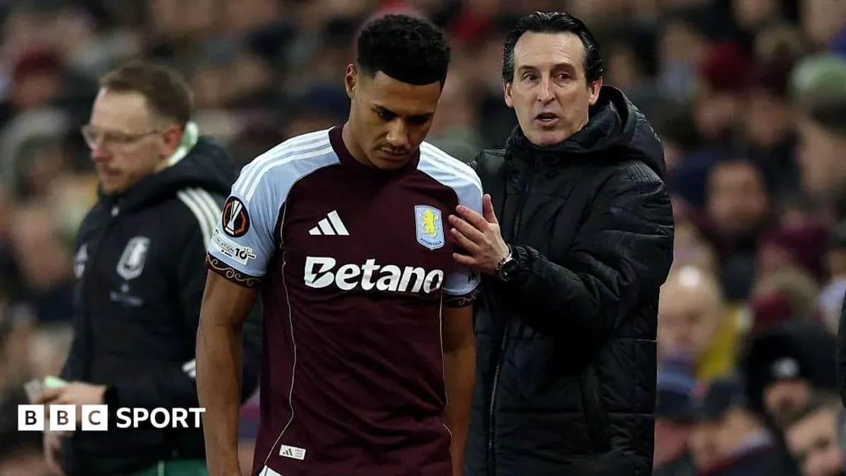 Entrenador habla con jugador de Aston Villa en el campo