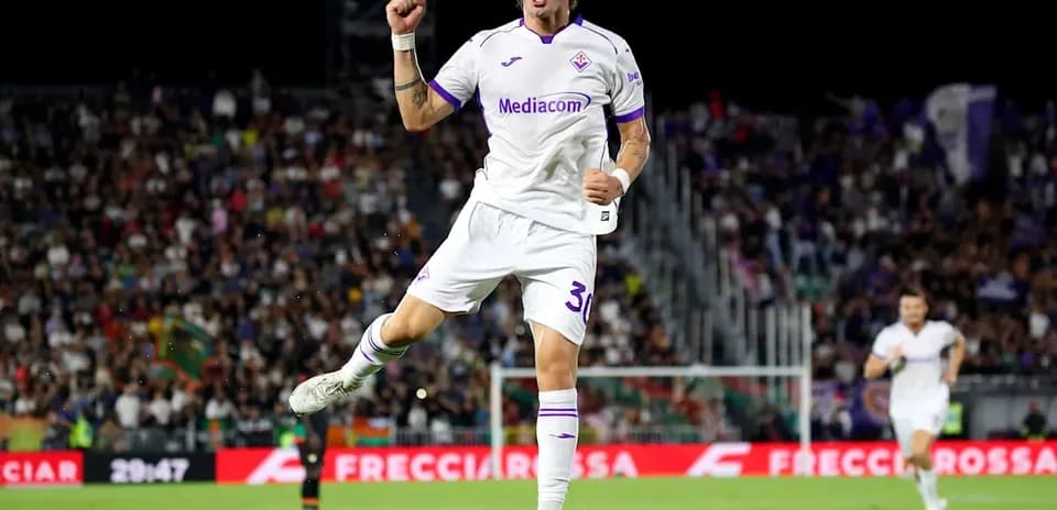 Jugador de la Fiorentina celebrando un gol