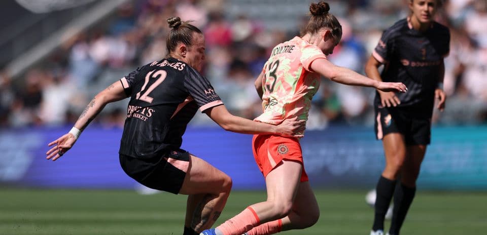 Jugadora del Portland Thorns en acción durante el partido