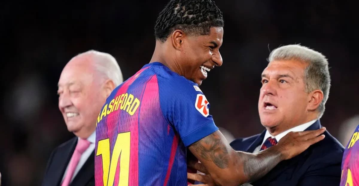 Marcus Rashford sonriendo durante presentación en Barcelona